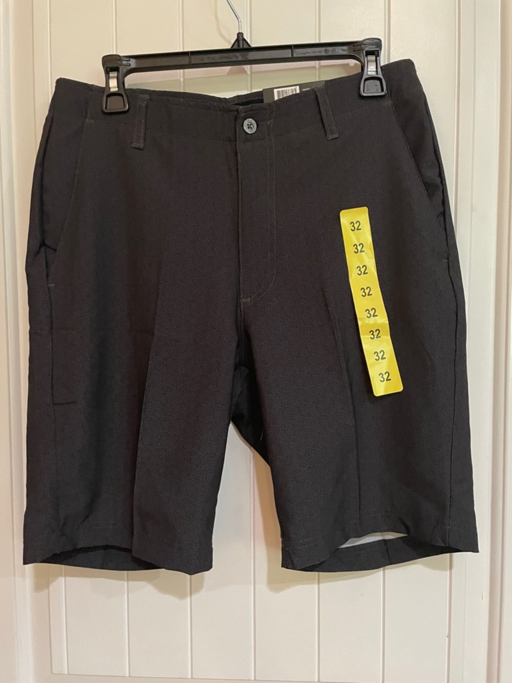Pebble Beach black size 32 dry luxe performance short NWT